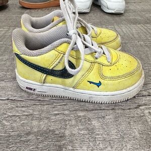 Nike Kids Sneakers Air Force 1 LV8 peace love & basketball toddler shoe yellow